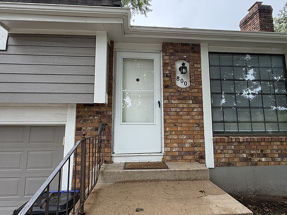 3rd image of 800 S Willow Dr