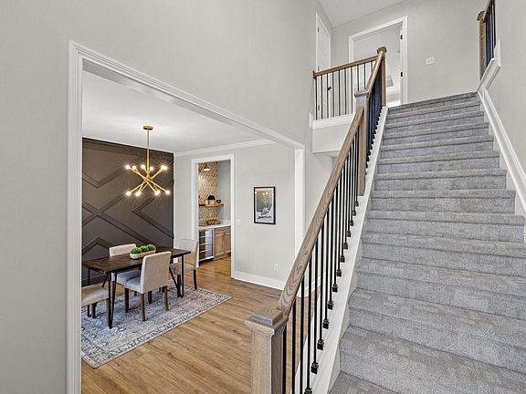 3rd image of 4140 Meadowlark Rd