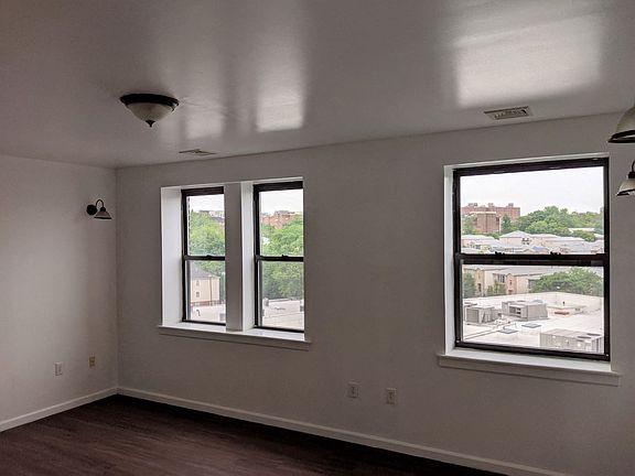 2nd image of 39 Lincoln Park #4A