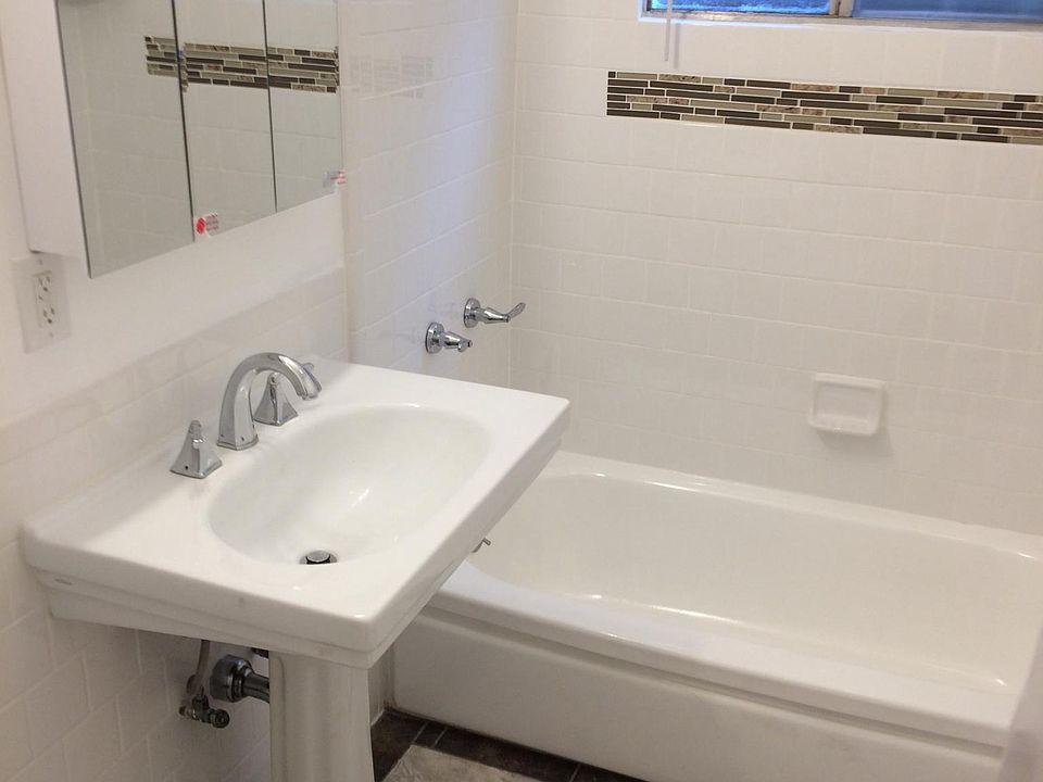 1st image of 857 Crenshaw Blvd APT 3