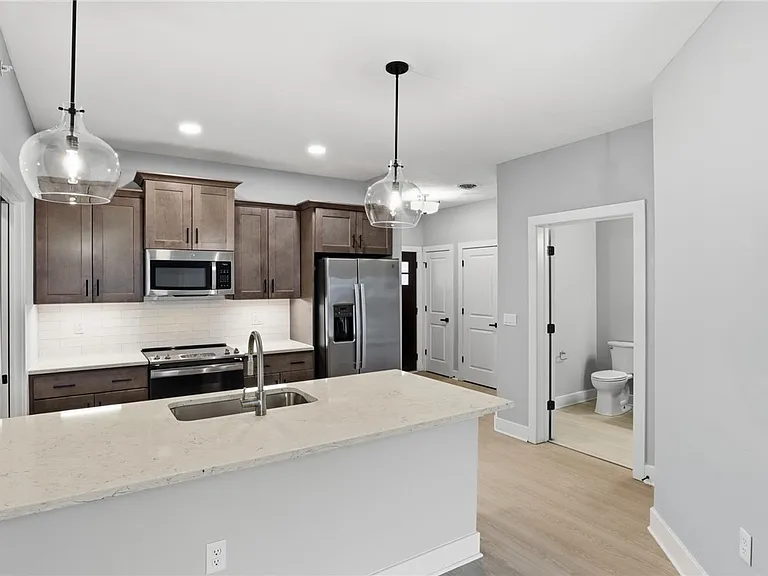 1195 Marina Pkwy — Photo 9