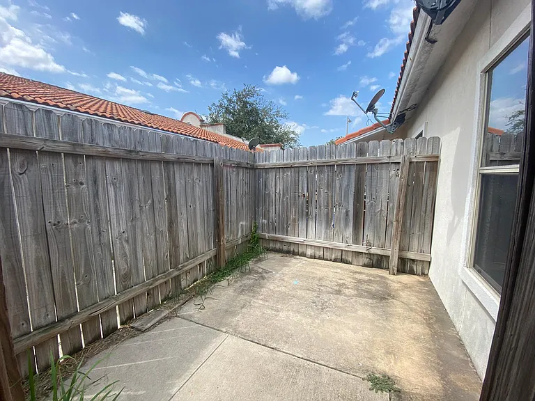 306 Pacific Ave — Photo 10