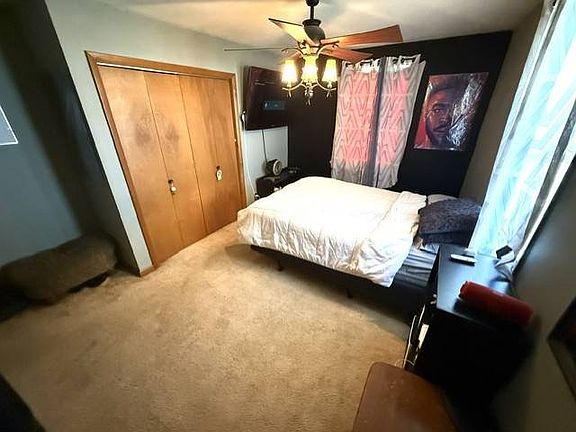 3rd image of 301 Adams St