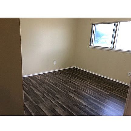 3rd image of 300 Ashland Dr