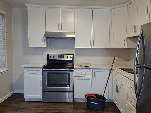 2nd image of 190 Victoria St #5