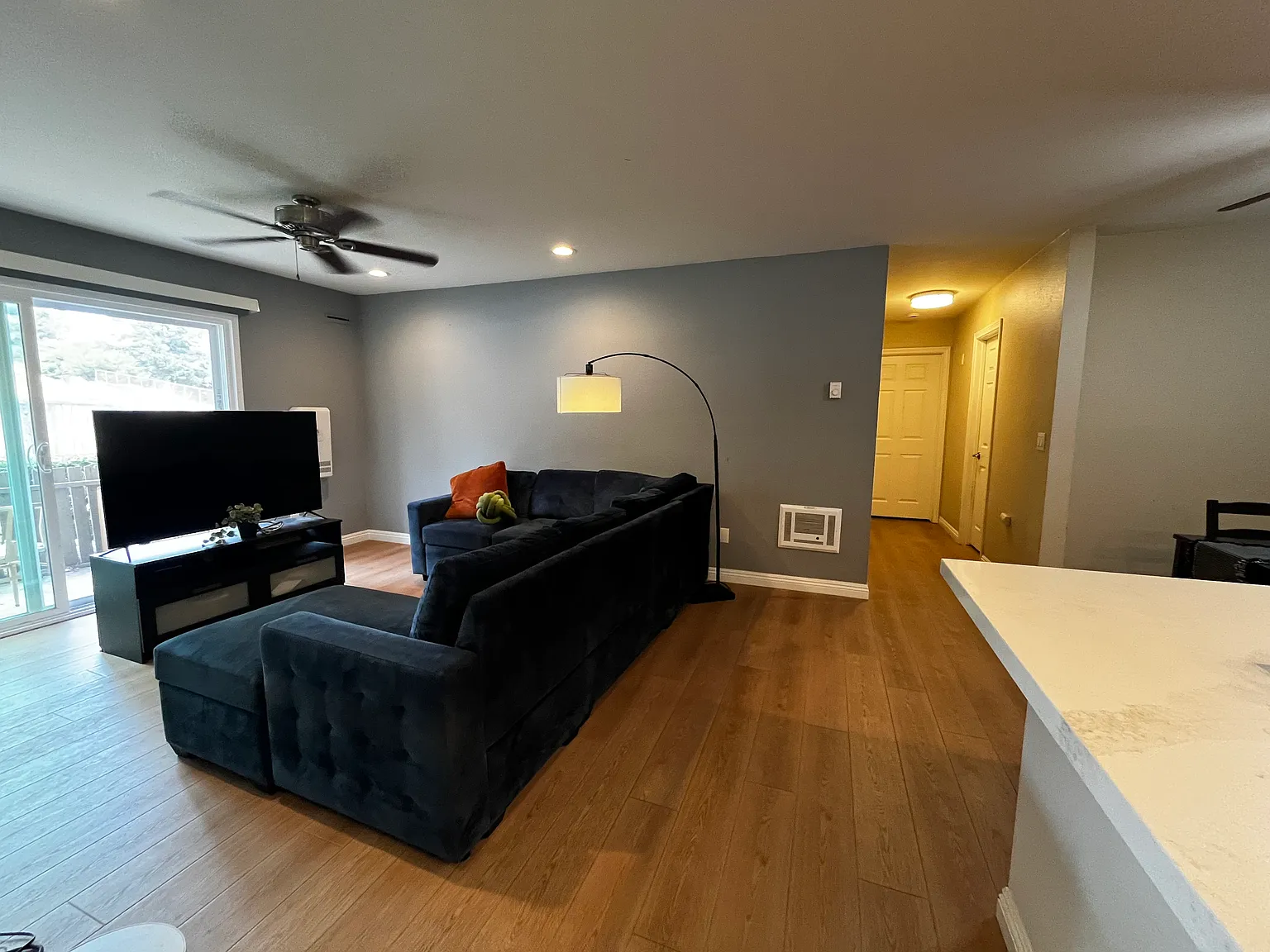 2 bed, 802 sqft, $2,500 — Photo 2