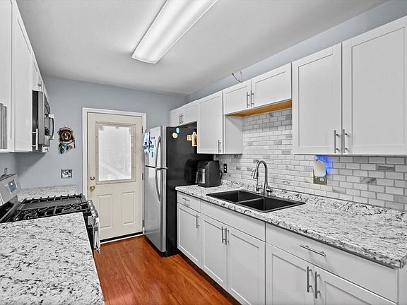 5th image of 1369 Lida St