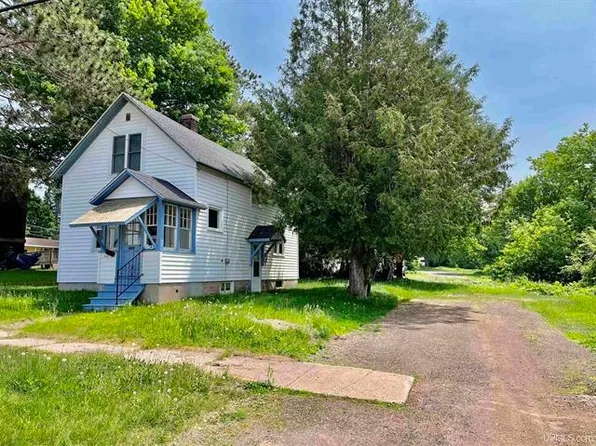 131 E Vaughn St, Ironwood, MI 49938