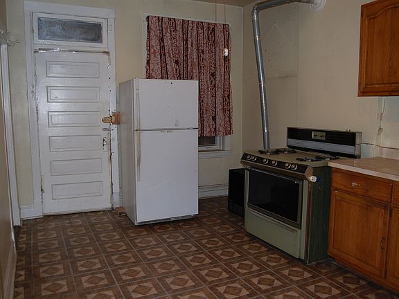 3rd image of 1648 N Rockwell St