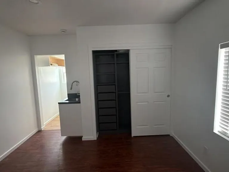 4052 La Salle Ave #7 — Photo 7