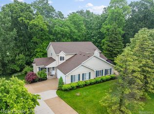 8859 Redstone Dr, Pinckney, MI