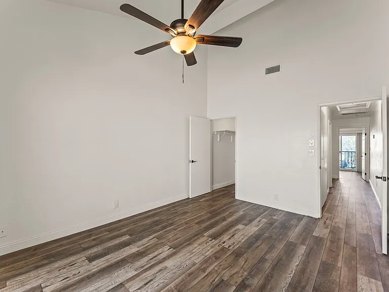 248 E Buckthorn St — Photo 14