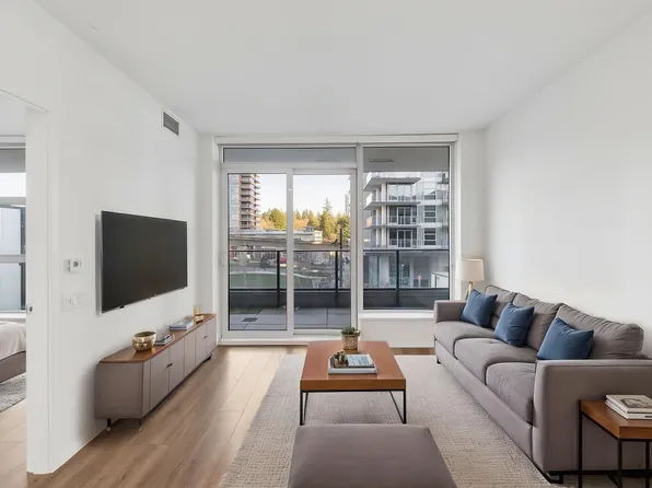 3809 Evergreen Pl #304, Burnaby, BC V3J 0M1