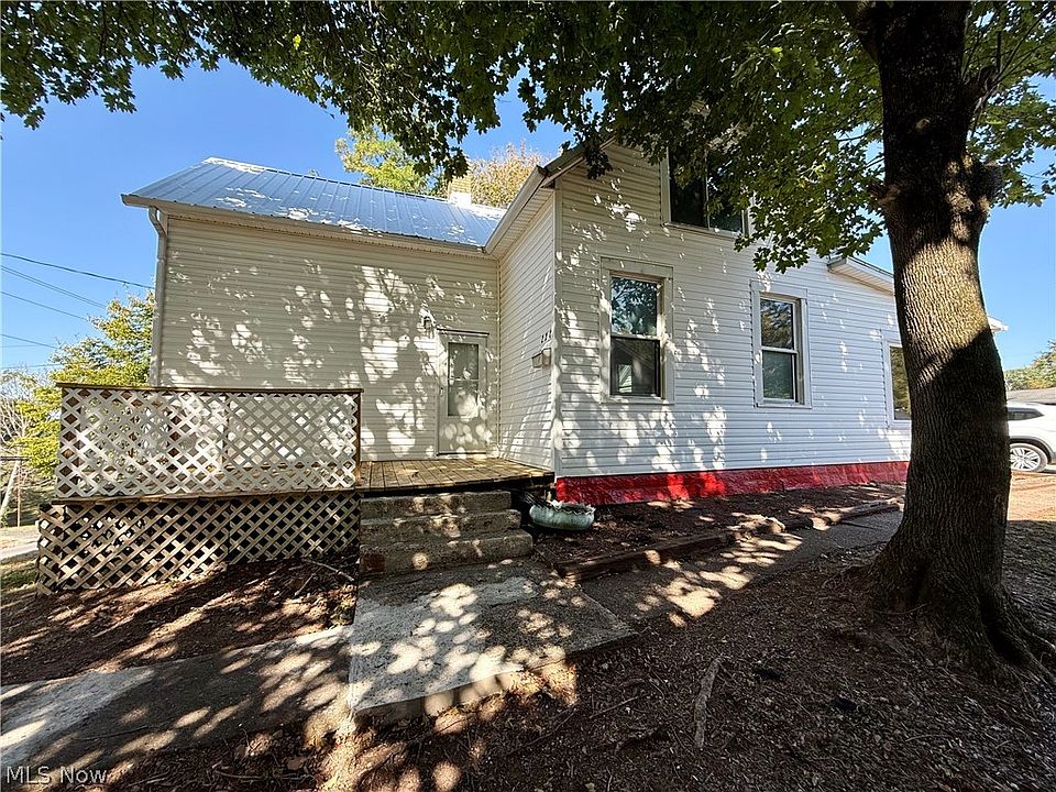 1st image of 220 Oaklawn Ave