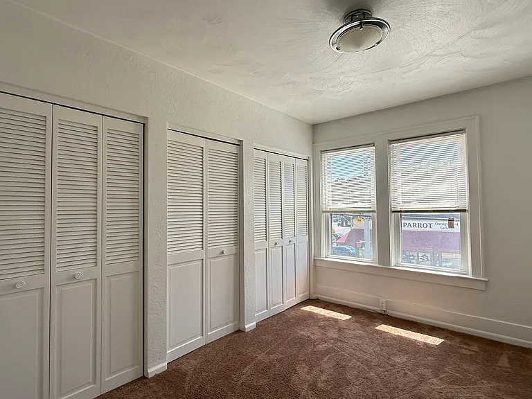 329-331 Castle Shannon Blvd — Photo 9