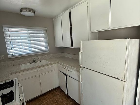 2nd image of 1043 Law St APT 8