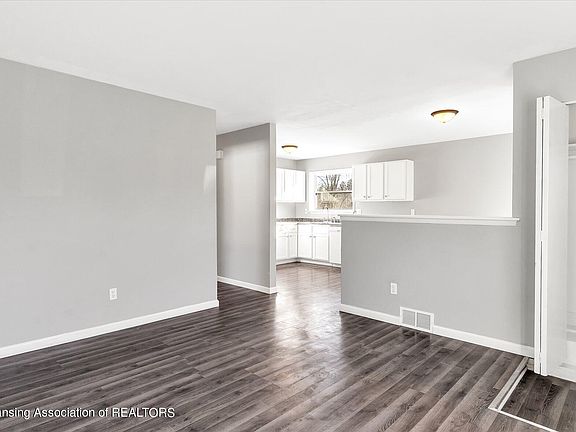 5th image of 126 Brynford Ave
