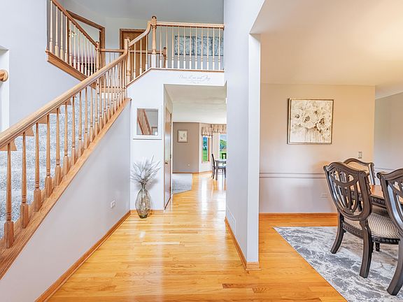 3rd image of 450 Kingston Dr