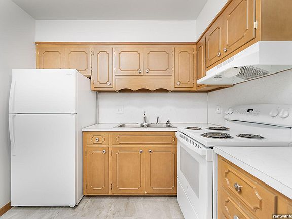2nd image of 505 S Van Buren St #115