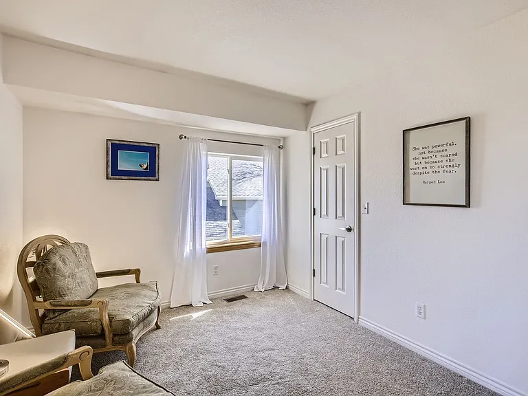 3974 Hawthorne Cir — Photo 18