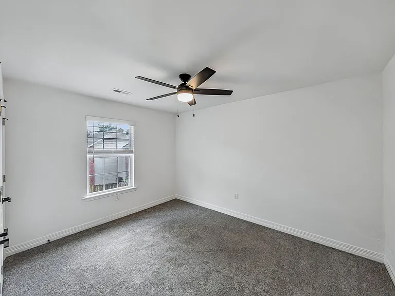 904 W Dixson St — Photo 25