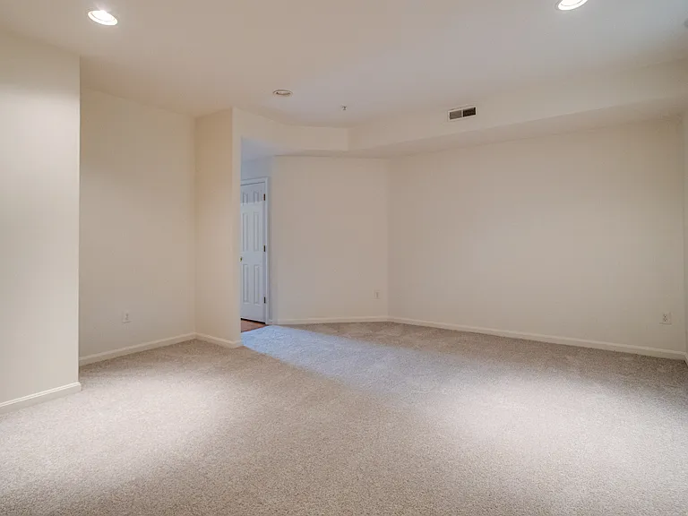 103 Buttonwood Ct — Photo 54