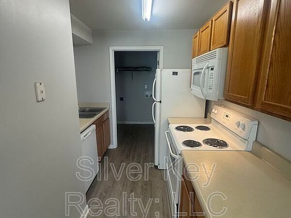 5th image of 236 Willow Creek Dr APT 8