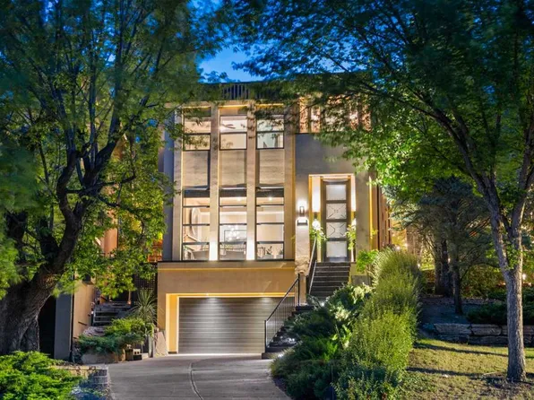 1215 E Sifton Blvd SW, Calgary, AB T2T 2L2