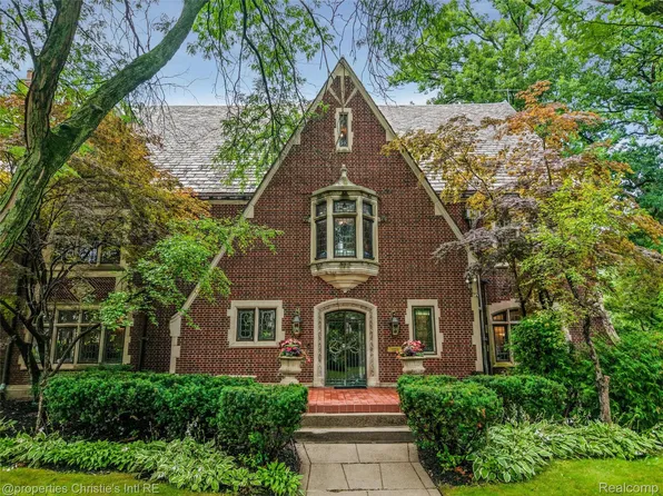 19391 Suffolk Dr, Detroit, MI 48203