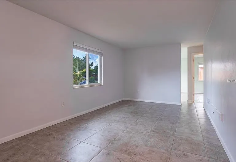 3449 Tarlton St N — Photo 10