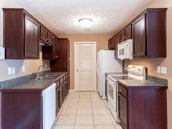 3rd image of 7803 Alfred Schlatter Dr #6