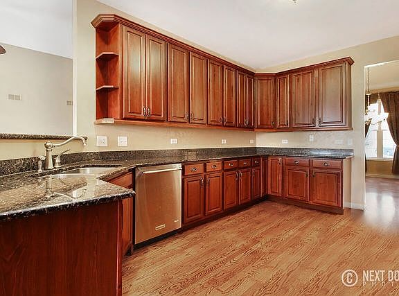 4th image of 25301 Balmoral Dr