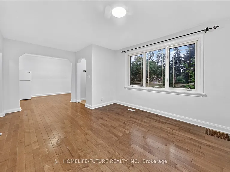 46 Stamford Sq N — Photo 8