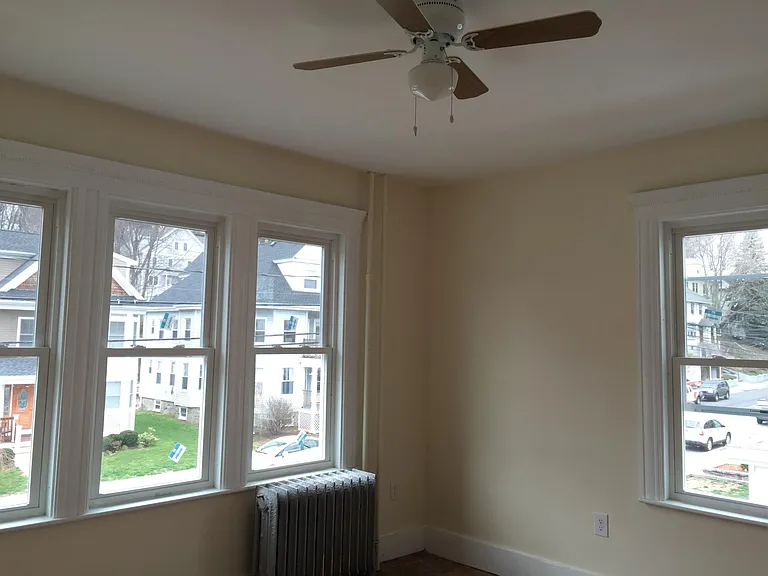 136 Brooks St — Photo 12