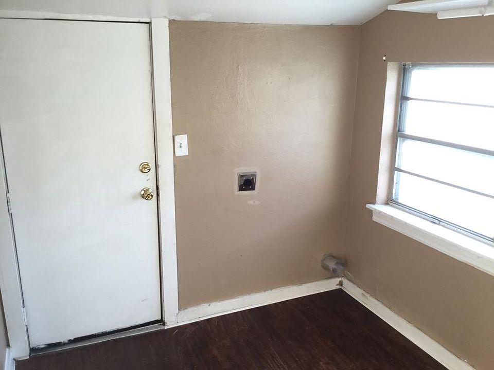 Laundry room dryer connection