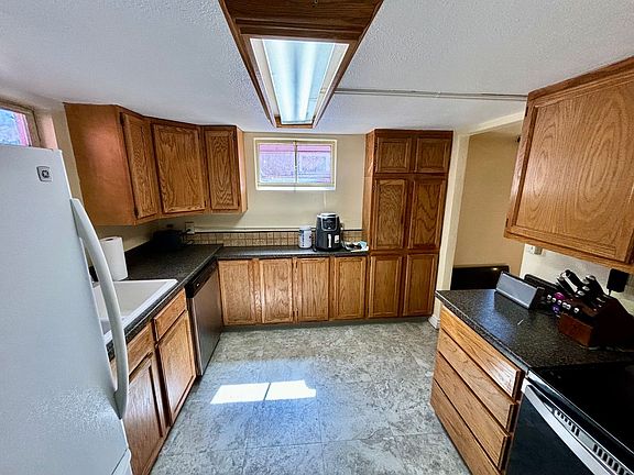 5th image of 318 Scott Ave Unit B