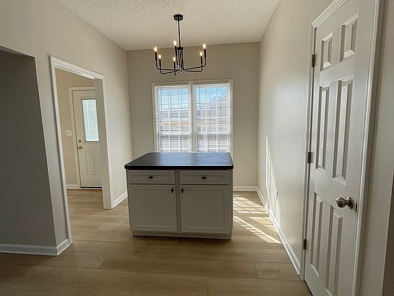 5th image of 20 Saddlebrook Dr