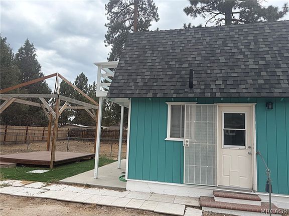 3rd image of 328 E Tiger Lily Dr