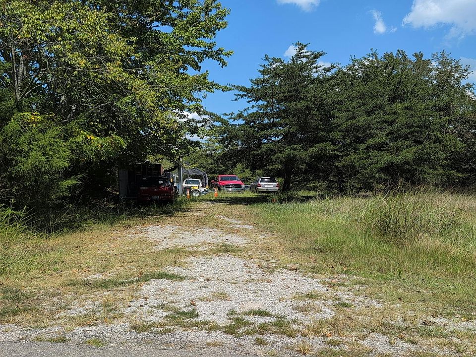 1st image of 811 Moore Rd
