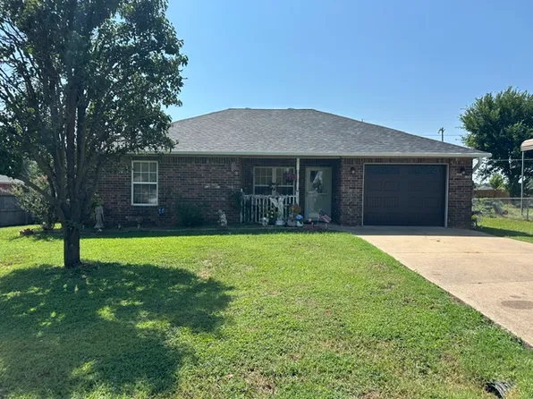 707 Persimmon St SW, Gravette, AR 72736