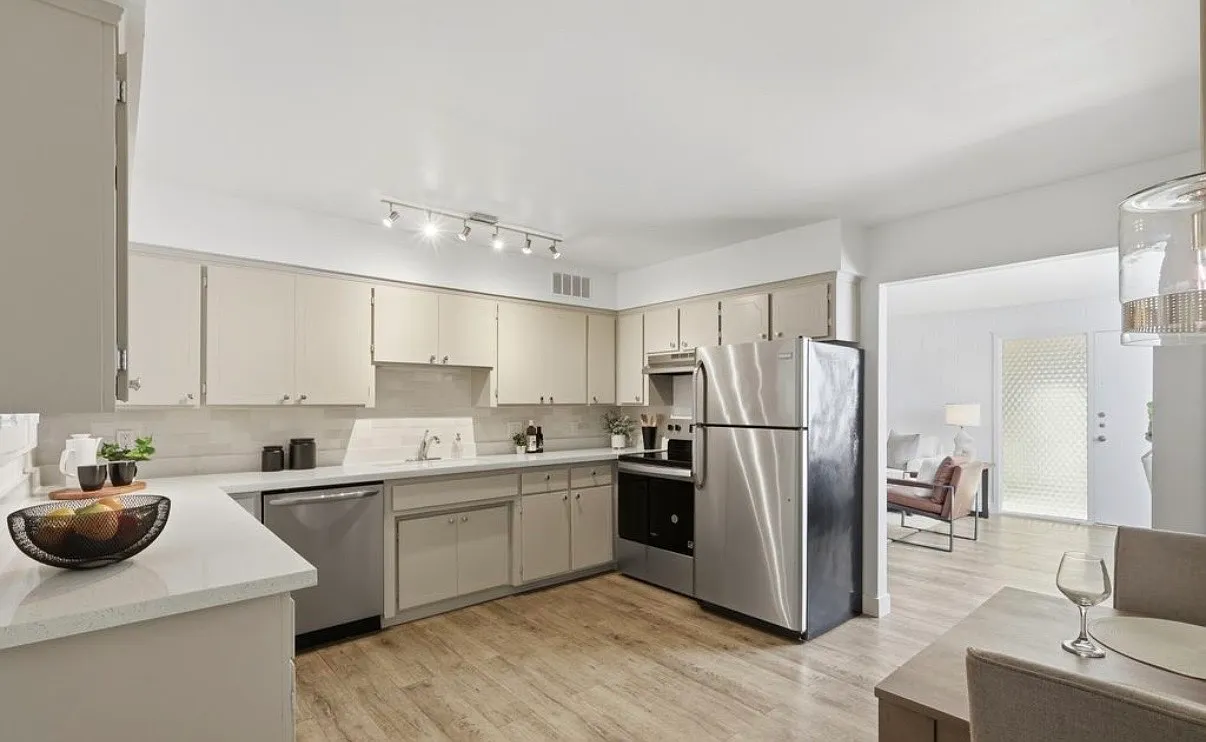 2 bed, 1092 sqft, $2,400 — Photo 3