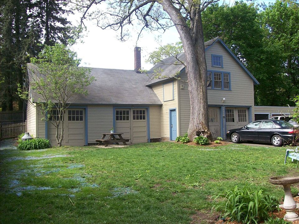carriage house 