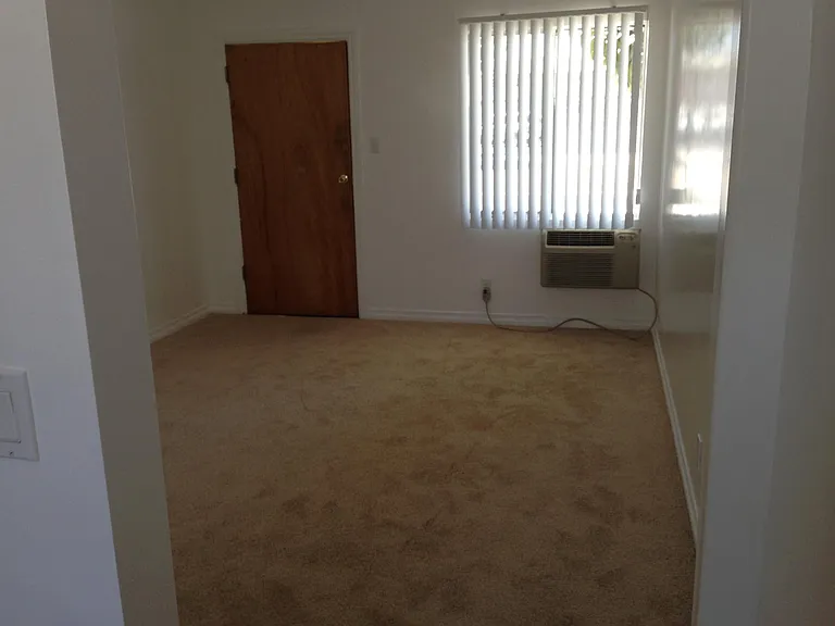1144 N Hollywood Way — Photo 4