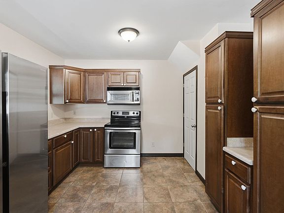 5th image of 556 N Terrace Dr