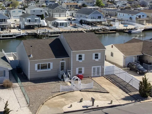 109 E Schuylkill Dr, Tuckerton, NJ 08087