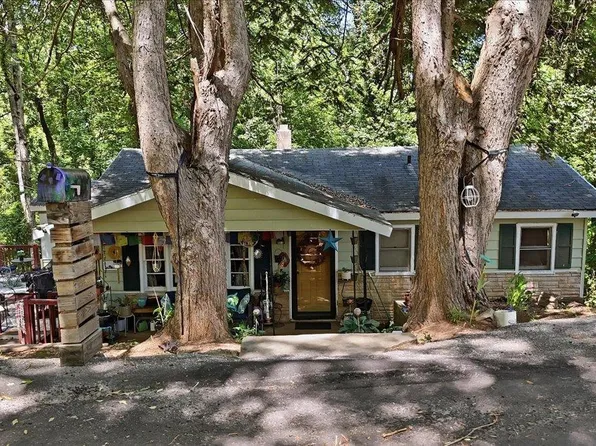 76 Bomar St, Inman, SC 29349