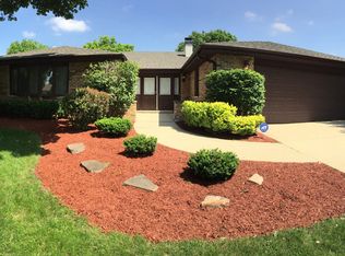 2304 Sherborn Ln, Schaumburg, IL 60193