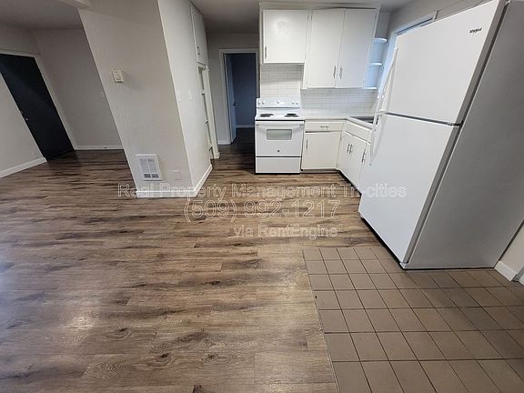 4th image of 132 W Shoshone St #B