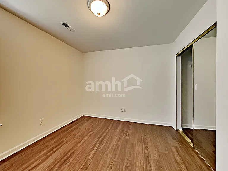 117 Rock Glen Ct — Photo 16
