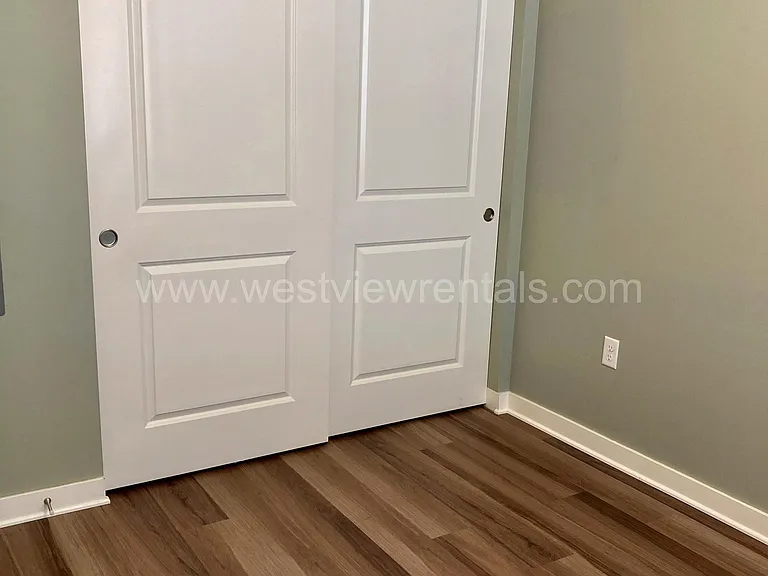 203 E Laurel St — Photo 139